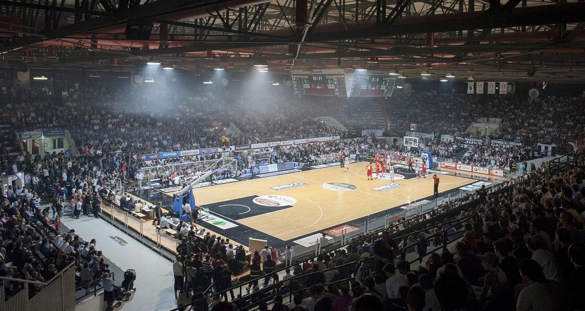 “Porta un amico al Paladecò” di nuovo disponibile per il derby con il Napoli Basket