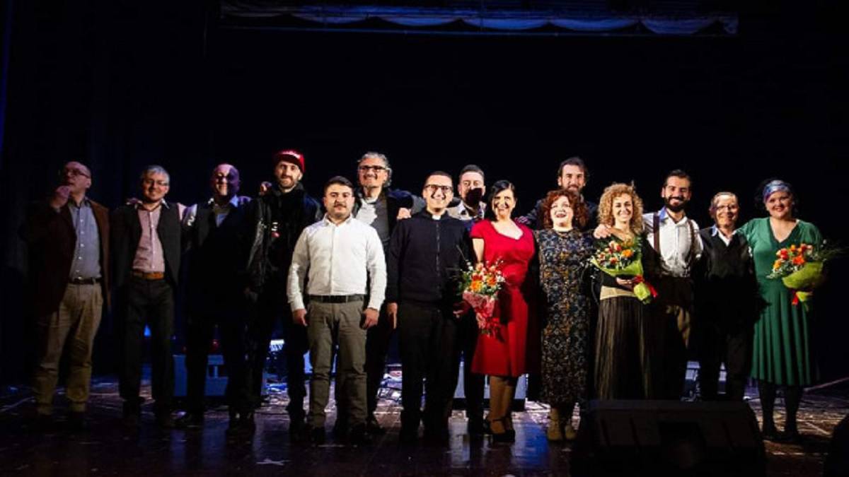 Stasera alla festa del pane canestrato suonano i Farasona, gruppo musicale del basso casertano