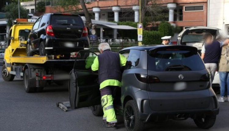 Ztl: 20 giovani controsenso in via Crispo. Il sindaco: "Mi auguro disapprovazione anche da parte loro famiglie"