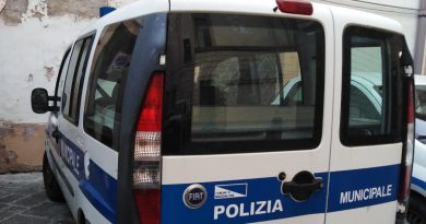 La figlia sta male , donna chiede aiuto ,tempestivo intervento della Polizia Municipale