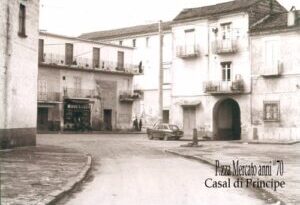 1956, in  Casal di Principe Vincenzo Caterino, esplodeva 5 colpi di pistola,  con l’intento di ucciderlo,  contro il cugino Angelo Caterino, ferendo per “aberratio ictus” uno zio  Raffaele Idraco  di Ferdinando Terlizzi  