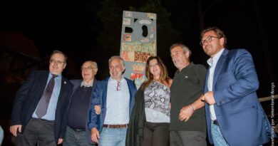 A CASERTAVECCHIA L’INAUGURAZIONE DELLA SCULTURA DEDICATA AI 50 ANNI DEL “SETTEMBRE AL BORGO”