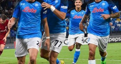 Napoli – Liverpool  4-1 – Il “Centro Paradiso” da Soccavo si è trasferito a Fuorigrotta per una notte magica.