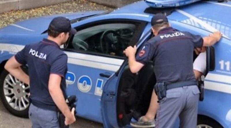 Picchia brutalmente la compagna . Arrestato