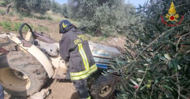 Muore uomo travolto dal trattore