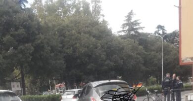 Ultim’ora Piazza Pitesti auto investe moto .