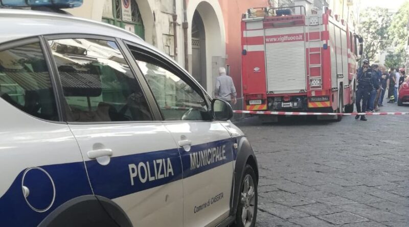 Ultim’ora Via San Carlo palazzo pericolante transennata la strada