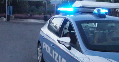 Coppia aggredisce vigili aizzando i cani. Arrestati per direttissima