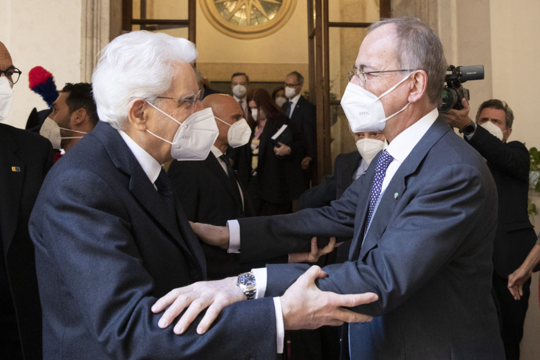 Foto Francesco Ammendola/Ufficio Stampa Quirinale/LaPresse 22 febbraio 2022 Roma, Italia Politica Il Presidente della Repubblica Sergio Mattarella saluta Franco Frattini,nuovo Presidente del Consiglio di Stato.DISTRIBUTION FREE OF CHARGE – NOT FOR SALE