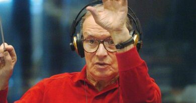 Ennio Morricone, l’intervista inedita: «Una bocciatura mi cambiò la vita. Le tre canzoni italiane più belle, secondo me» di Walter Veltroni