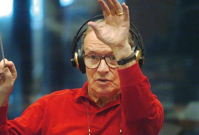 Ennio Morricone, l’intervista inedita: «Una bocciatura mi cambiò la vita. Le tre canzoni italiane più belle, secondo me» di Walter Veltroni