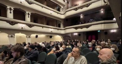 Teatro Ricciardi/Successo per la doppia proiezione