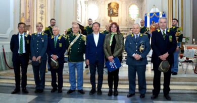 FOTOGALLERY. L’ANFI inaugura la stele commemorativa della Guardia di Finanza con una cerimonia solenne e partecipata