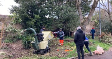 In Villetta Giaquinto e’ giorno di potatura , biotriturazione e compostaggio. ( FOTO)