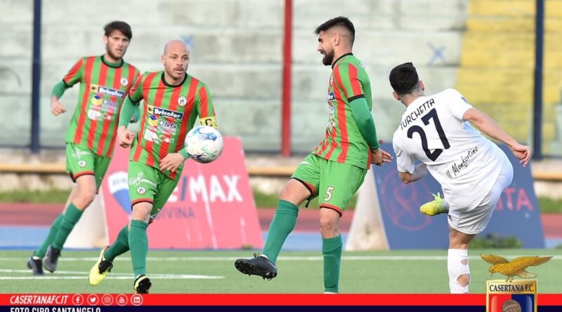 La Casertana vince ancora e sogna la clamorosa rimonta. Trascinando da un super Turchetta