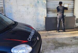 CARINARO (CE): I CARABINIERI FORESTALI DELLA STAZIONE DI MARCIANISE SOTTOPONGONO A SEQUESTRO UN LABORATORIO ARTIGIANALE ABUSIVO DEDITO A LAVORAZIONI IN FERRO PER VIOLAZIONI AMBIENTALI