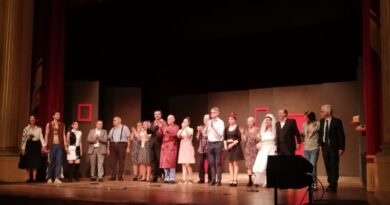 Risate e applausi con “Quei pomodori di fine agosto” al Teatro Garibaldi