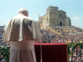 Trent’anni fa il “grido profetico” di Giovani Paolo II contro la mafia ad Agrigento. L’arcivescovo Ferraro: “Liberò una comunità”