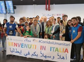 A Fiumicino 22 profughi afghani grazie ai corridoi umanitari. Impagliazzo: “Oggi inizia una vita nuova”