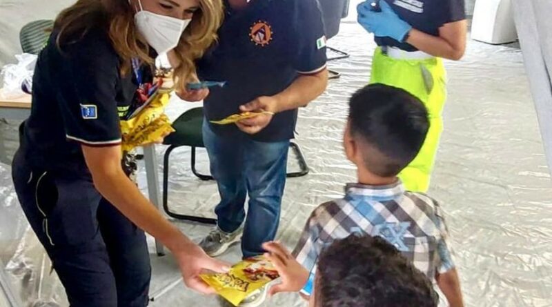 Protezione Civile – Beni di prima necessità e giocattoli ai piccoli arrivati al porto di Salerno