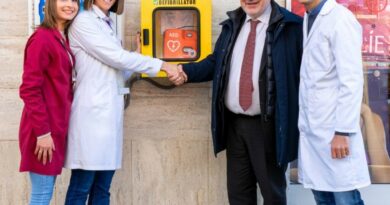 Maddaloni – La Parafarmacia Iadevaia dona un defibrillatore alla Comunità maddalonese