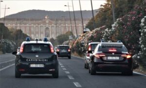 CASERTA. AGGREDISCE CON SCHIAFFI E PUGNI LA FIGLIA AL SESTO MESE DI GRAVIDANZA. 47ENNE ARRESTATO DAI CARABINIERI.A STEL VOLTURNO (CE). “DROGA SHOP” IN AUTO. 26ENNE ARRESTATO DAI CARABINIERI.SAN MARCELLINO (CE). NASCONDEVA IN CASA NUMEROSE ARMI E OLTRE 300 DOSI STUPEFACENTE. 54ENNE ARRESTATO DAI CARABINIERI.