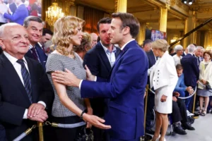 Le confessioni della figlia di Brigitte Macron nel suo ultimo romanzo, “Assise”     