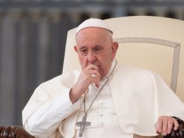 Papa Francesco: “Preghiamo per la pace”