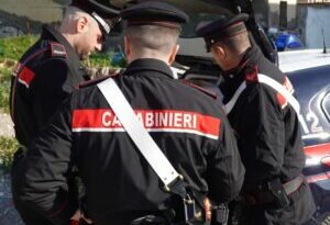 29ENNE ALBANESE AGLI ARRESTI DOMICILIARI A SPASSO PER IL PAESE. ARRESTATO DAI CARABINIERI.