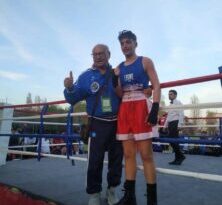 Di Nisio Costantino, giovane promessa della boxe casertana, si prepara per la finale del torneo regionale esordienti