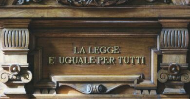 SE I RICCHI RUBANO UN PROFUMO E’ CLEPTOMANIA/ SE RUBA UN POVERO E’ STATO DI NECESITA’ MA VA ARRESTATO