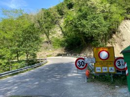 Frane: una ferita ancora da rimarginare. Viaggio lungo le valli tra strade riaperte e voragini