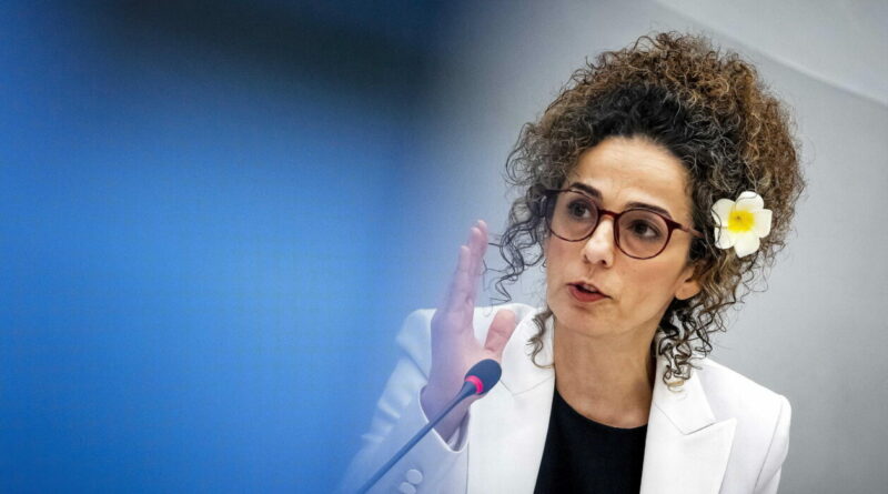 Iran, l’attivista Masih Alinejad: «Raisi ha assoldato killer per assassinarmi. Festeggio la sua morte: la leadership è nel caos» – L’intervista