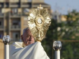 Corpus Domini. Don Morocutti: “L’Eucaristia è l’unico vero farmaco capace di guarire le ferite dell’uomo”