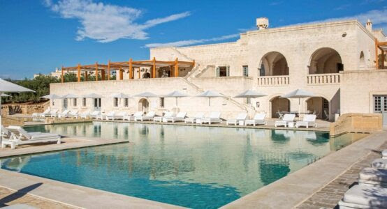 Borgo Egnazia, il resort dove dormono i leader del G7: dalle nozze di Jessica Biel al party di Madonna