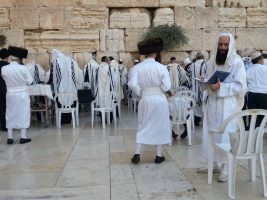 Israele: La Corte suprema arruola gli haredim, i timorati di Dio