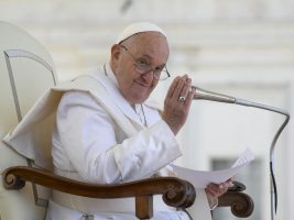 Papa Francesco: “Preghiamo tutti i giorni per la pace”