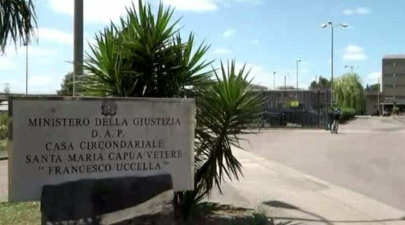 Droga e cellulari sequestrati nel carcere di Santa Maria Capua Vetere.