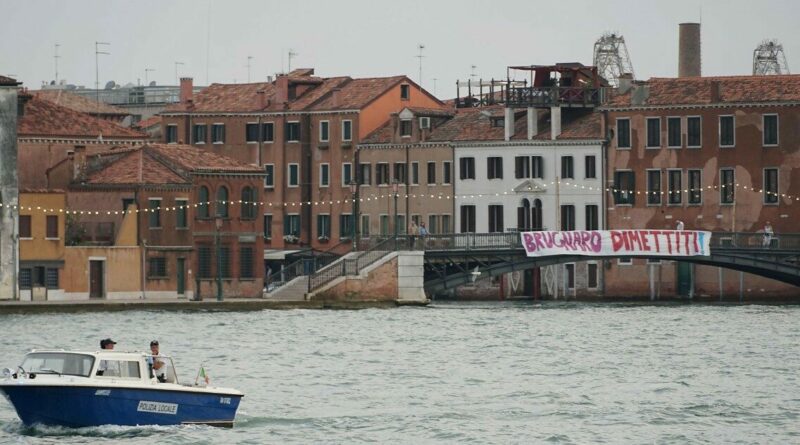 I SINDACI LADRI NON SI DEBBONO DIMETTERE VANNO ARRESTATI E LA CHIAVE DELLA CELLA DEVE ESSERE FUSA