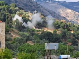 Israele e Hezbollah: Deir Mimas, il villaggio cristiano in Libano tra due fuochi. P. Toufic (Custodia): “Bombe vicino al convento. La gente ha paura e grida ‘basta!'”