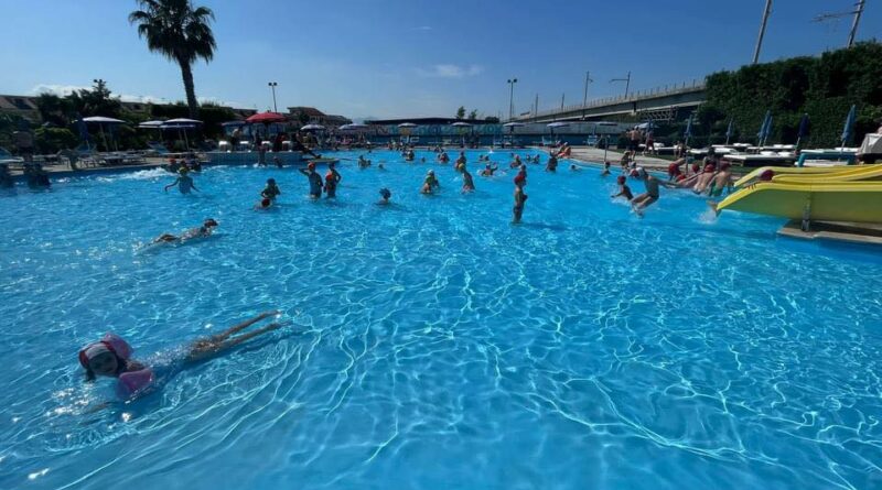 Mai chiuso il centro sportivo e ricreativo con piscine Poseidon. La fake news del blitz è circolata sul web per giorni ma c’è già la revoca del provvedimento per una modesta area del complesso. - Casertasette