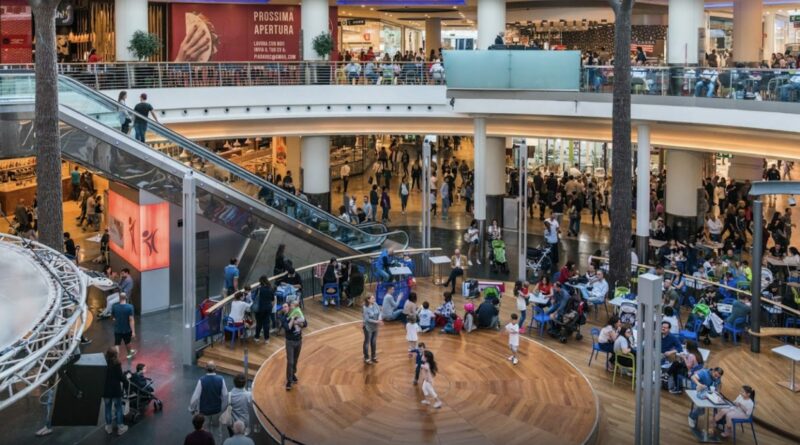 Panico al Centro Commerciale Campania.