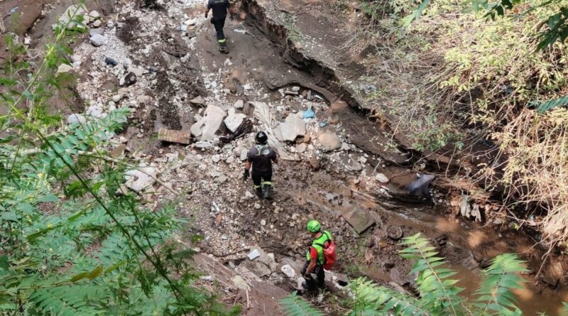 VIDEO. I vigili del fuoco hanno concentrato le ricerche a valle. Le ricerche continuano senza tregua