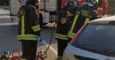 Vigili del fuoco al lavoro per due incidenti nel casertano. Un morto e diversi feriti in questo tragico pomeriggio di sangue sulle strade