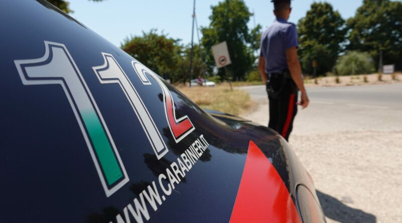 INVEISCE CONTRO LA MOGLIE E AGGREDISCE I CARABINIERI INTERVENUTI IN SOCCORSO DELLA DONNA. 58ENNE ARRESTATO 