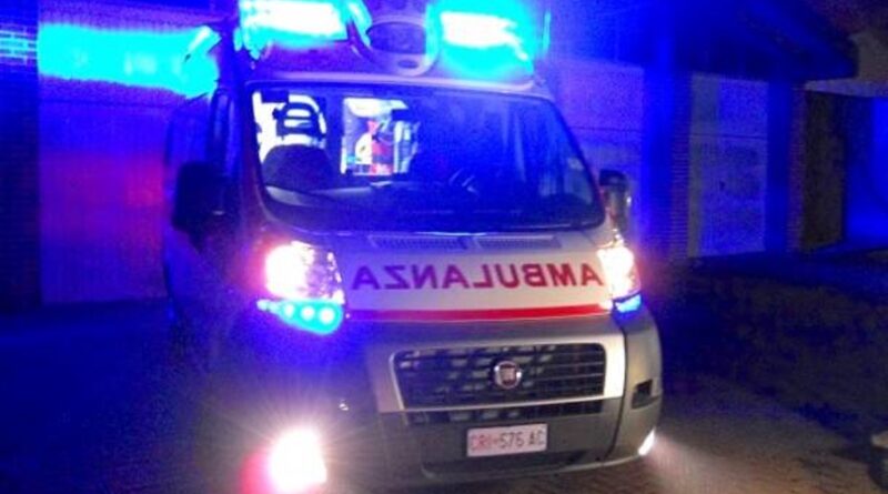 Marcianise. Mattone lanciato contro un autoambulanza