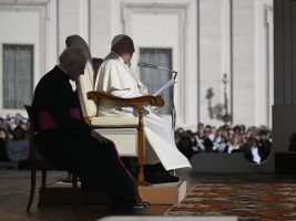 Papa Francesco: “Preghiamo per Valencia e per la pace”