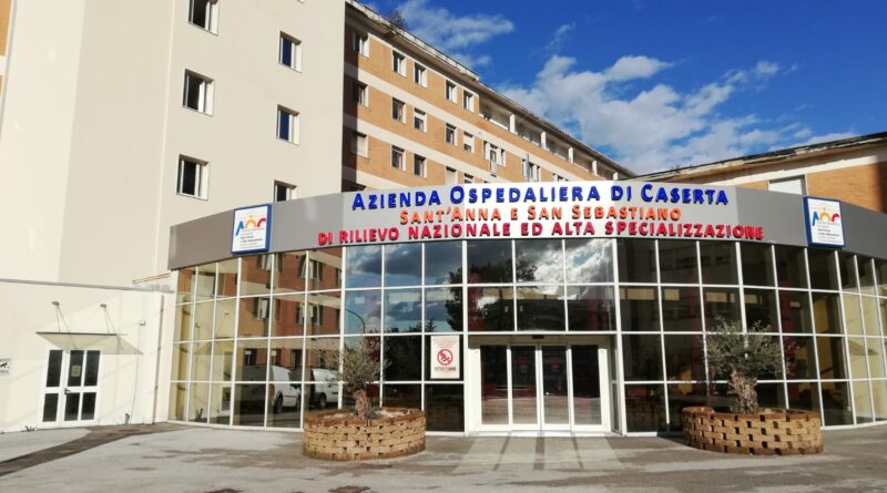 Uomo si denuda nei corridoi dell’Ospedale di Caserta, è panico tra gli utenti