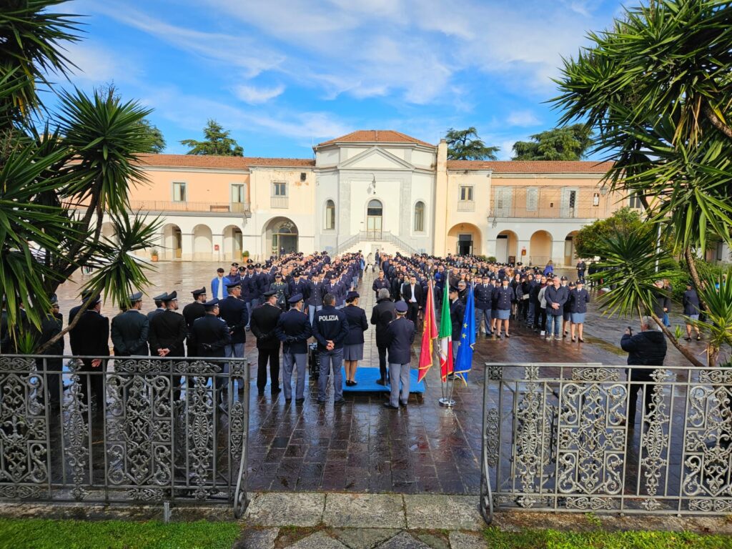 Questura Di Caserta Il Questore Alla Scuola Di Caserta Per La Consegna Degli Alamari Agli